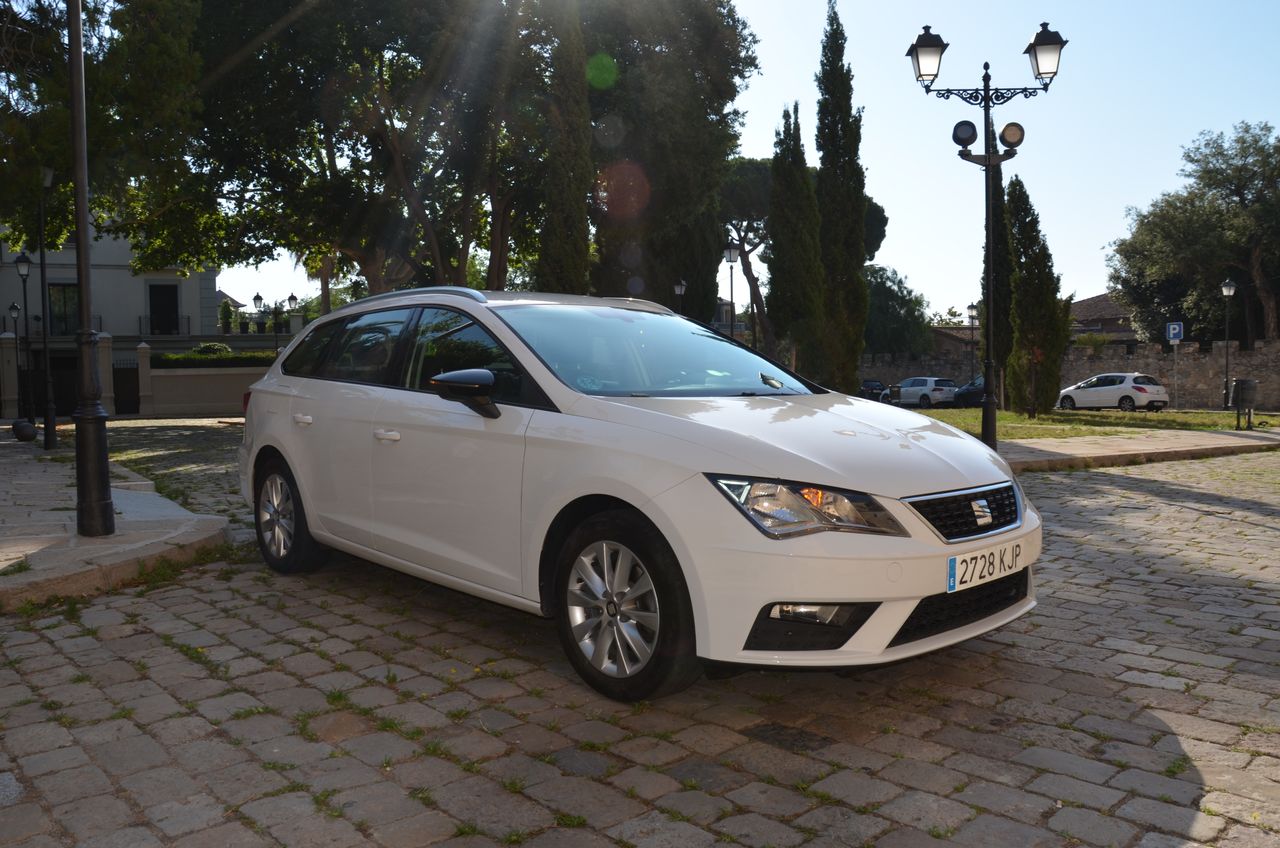 Seat Leon ST STYLE 1.6 TDI 115CV E6  Etiqueta C  - Foto 42