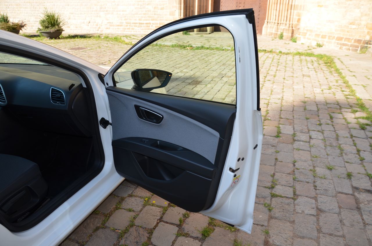 Seat Leon ST STYLE 1.6 TDI 115CV E6  Etiqueta C  - Foto 39