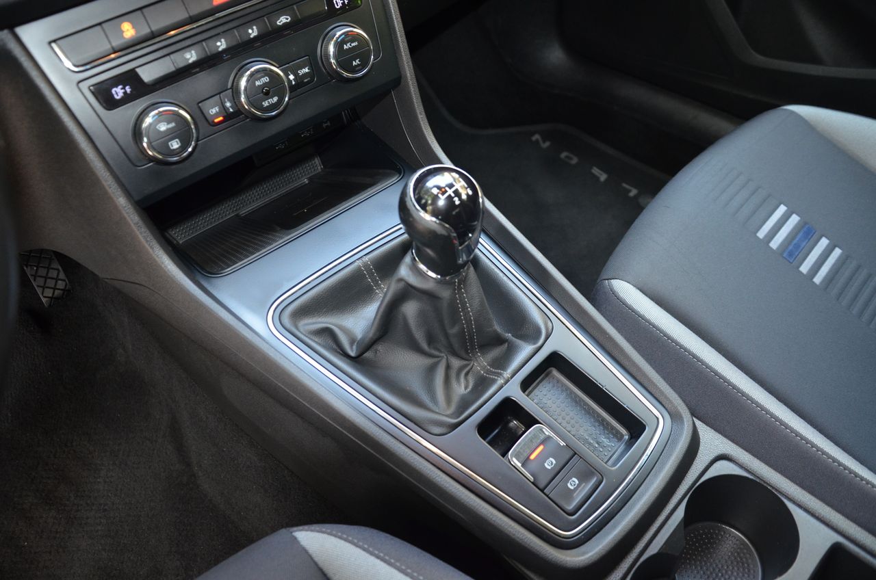 Seat Leon STYLE  VISIO  EDITIÓN 1.5 TSI 130CV MT6 E6 NAVI /  - Foto 7