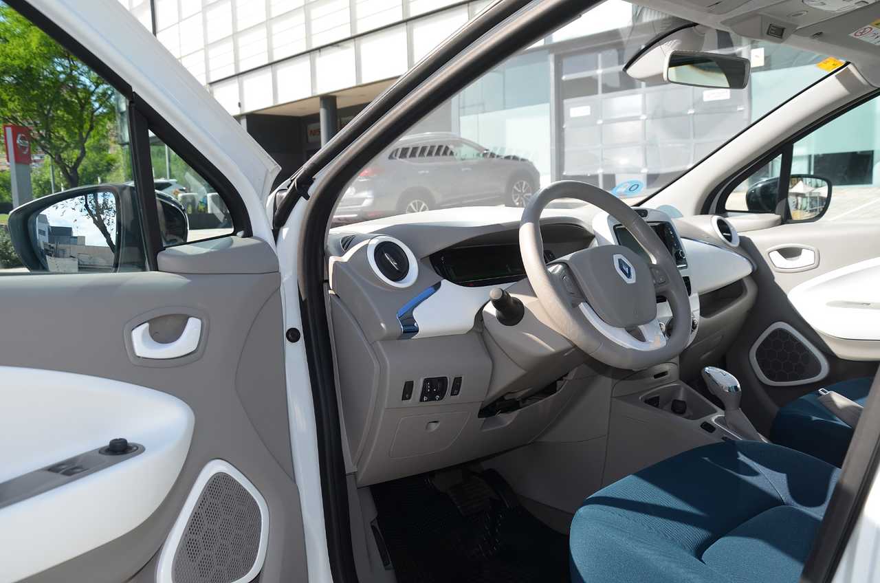 Renault Zoe LIFE  5 PUERTAS ../ REESTRENO ../ELÉCTRICO ../SÓLO 19.000 KM  - Foto 4