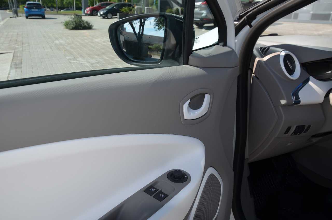 Renault Zoe LIFE  5 PUERTAS ../ REESTRENO ../ELÉCTRICO ../SÓLO 19.000 KM  - Foto 3