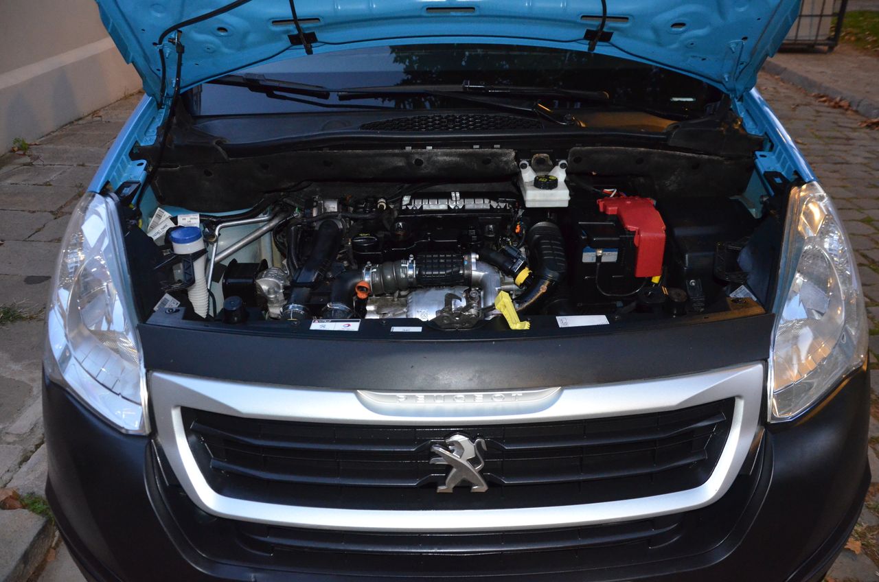 Peugeot Partner FURGÓN CONFORT PACK L1 1.6 BlueHDI 75 .../ ESTANTERÍAS Y SUELO REFORZADO - Foto 37