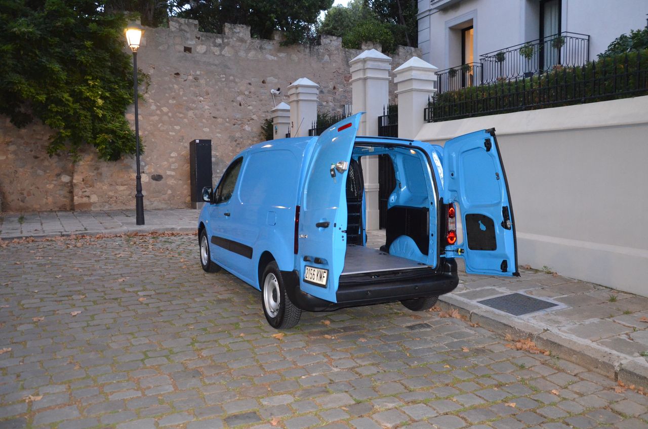 Peugeot Partner FURGÓN CONFORT PACK L1 1.6 BlueHDI 75 .../ ESTANTERÍAS Y SUELO REFORZADO - Foto 16