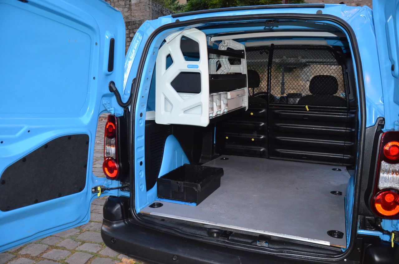 Peugeot Partner FURGÓN CONFORT PACK L1 1.6 BlueHDI 75 .../ ESTANTERÍAS Y SUELO REFORZADO - Foto 9