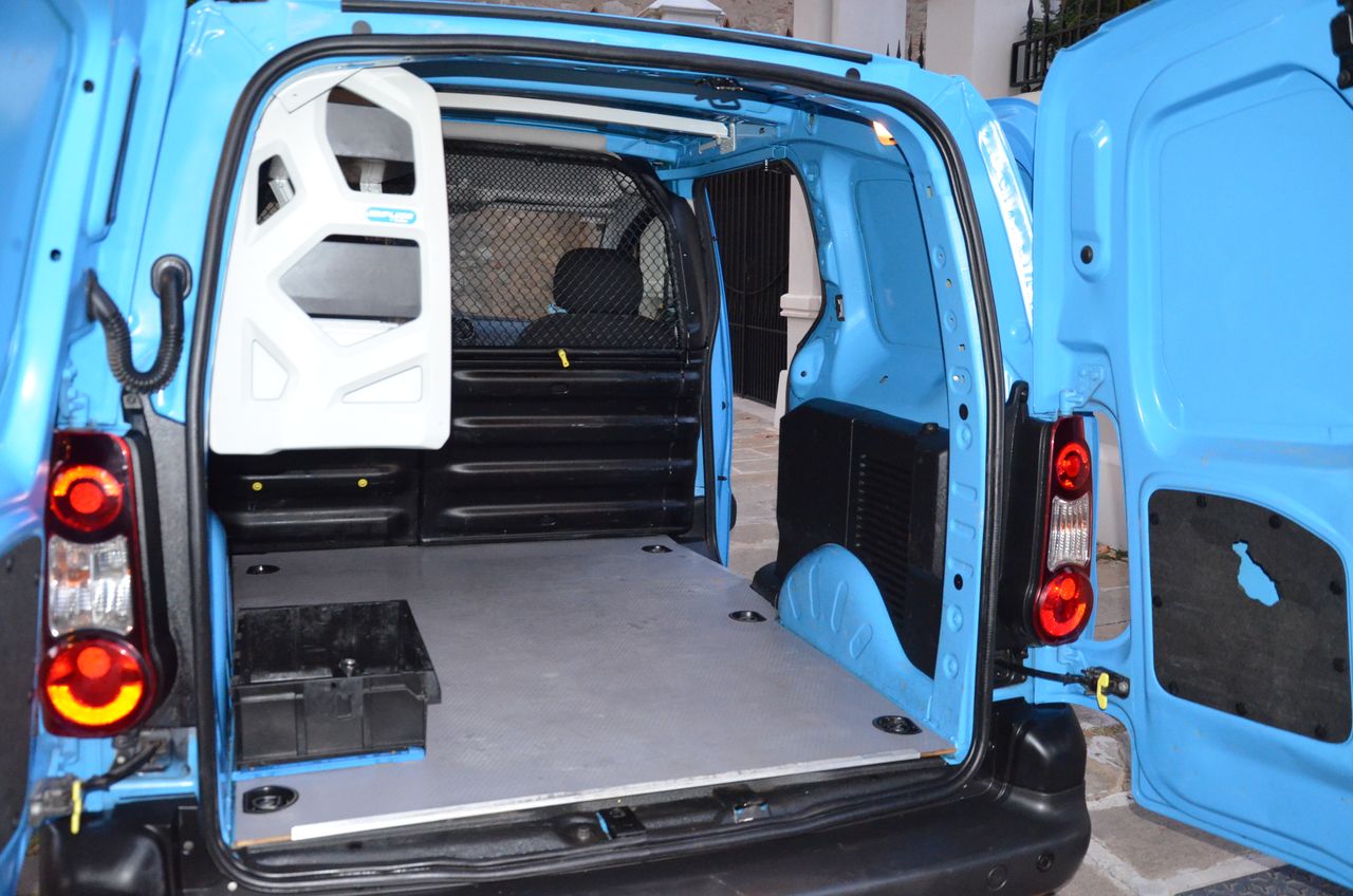 Peugeot Partner FURGÓN CONFORT PACK L1 1.6 BlueHDI 75 .../ ESTANTERÍAS Y SUELO REFORZADO - Foto 10