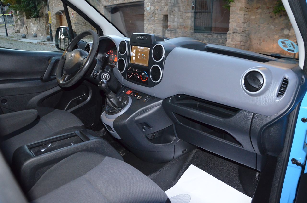 Peugeot Partner FURGÓN CONFORT PACK L1 1.6 BlueHDI 75 .../ ESTANTERÍAS Y SUELO REFORZADO - Foto 29