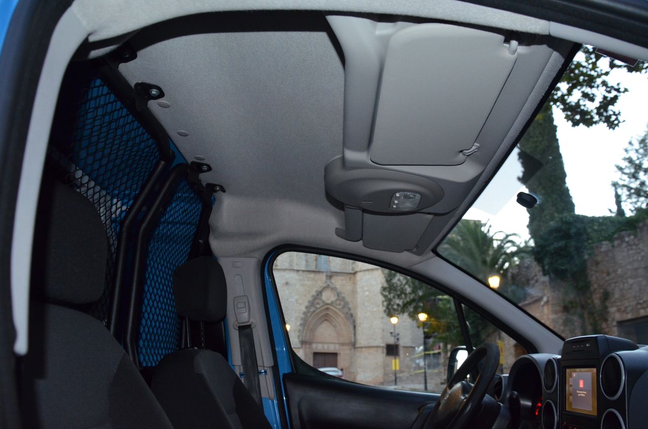 Peugeot Partner FURGÓN CONFORT PACK L1 1.6 BlueHDI 75 .../ ESTANTERÍAS Y SUELO REFORZADO - Foto 33