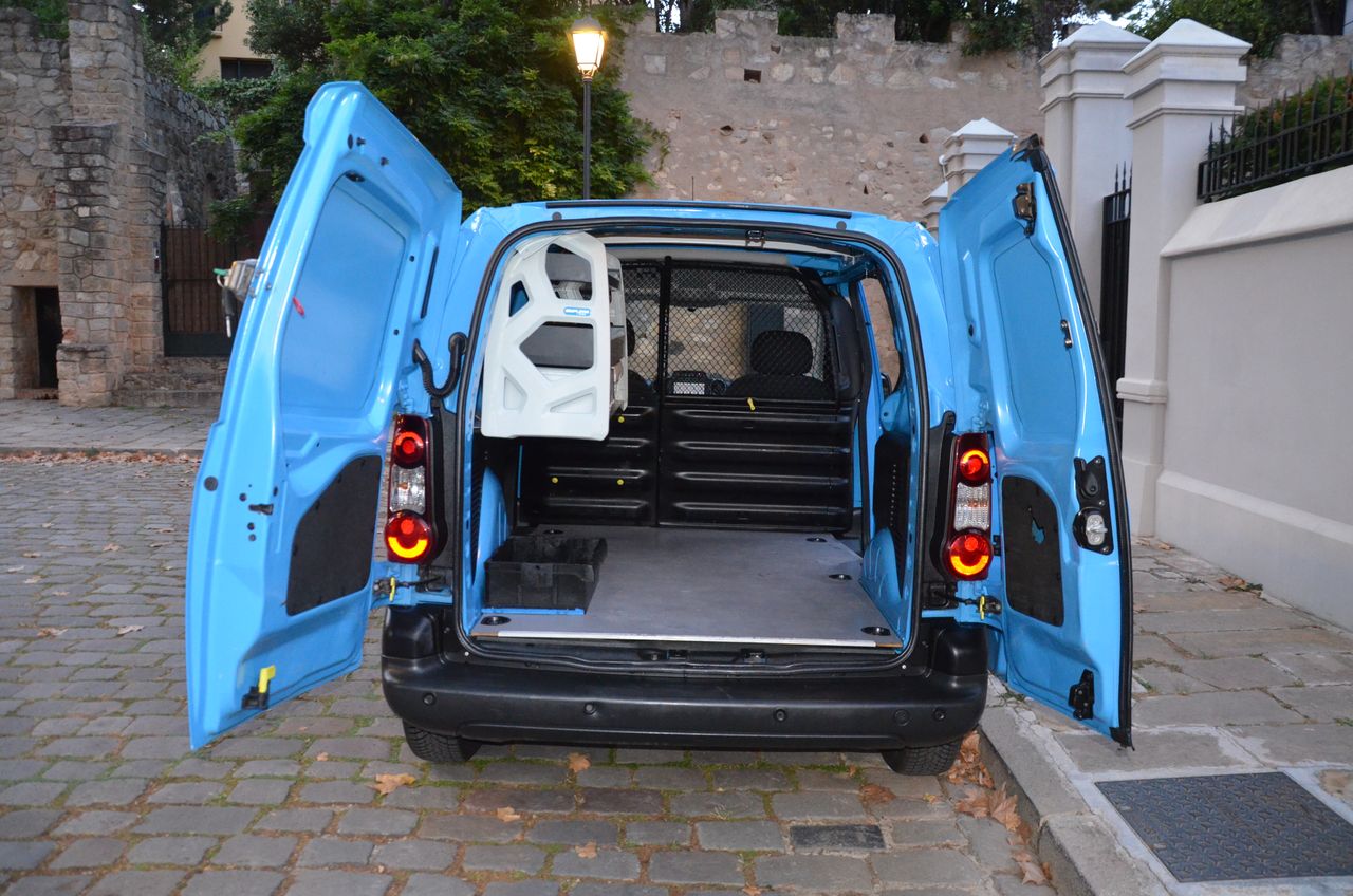 Peugeot Partner FURGÓN CONFORT PACK L1 1.6 BlueHDI 75 .../ ESTANTERÍAS Y SUELO REFORZADO - Foto 8