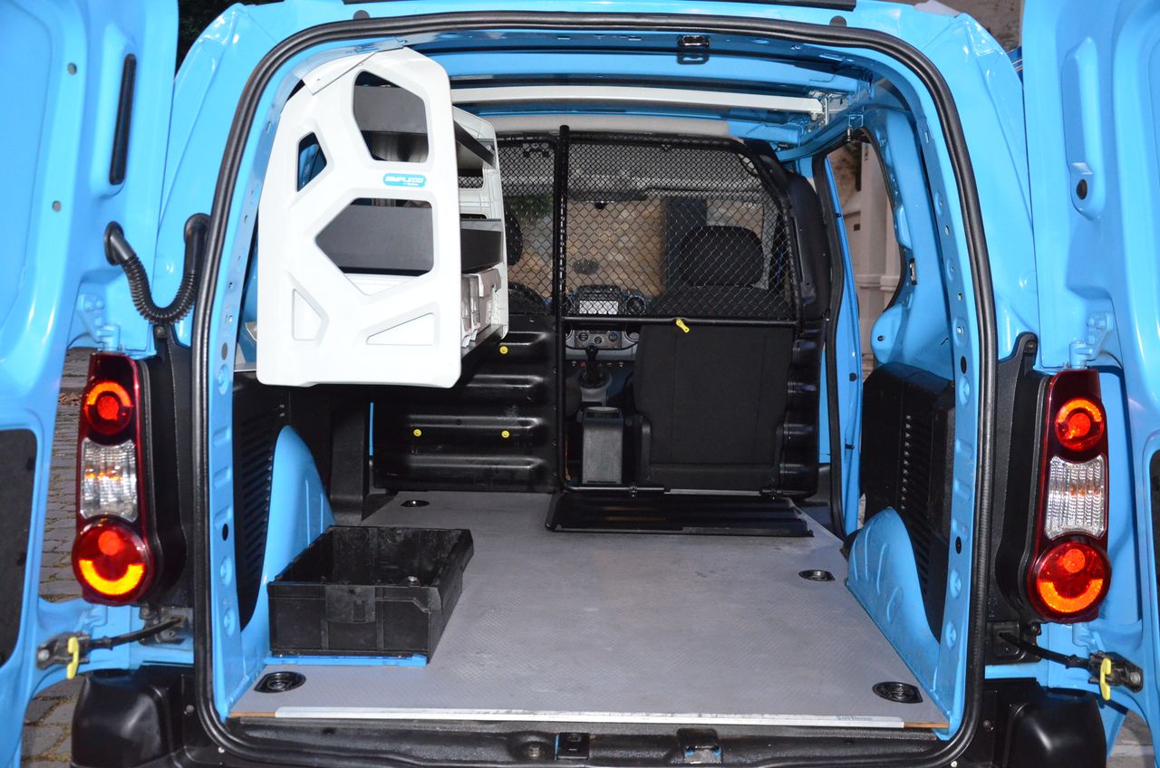 Peugeot Partner FURGÓN CONFORT PACK L1 1.6 BlueHDI 75 .../ ESTANTERÍAS Y SUELO REFORZADO - Foto 35