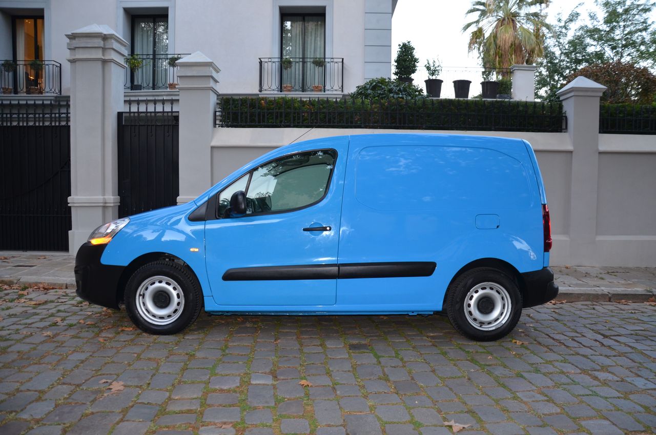 Peugeot Partner FURGÓN CONFORT PACK L1 1.6 BlueHDI 75 .../ ESTANTERÍAS Y SUELO REFORZADO - Foto 15