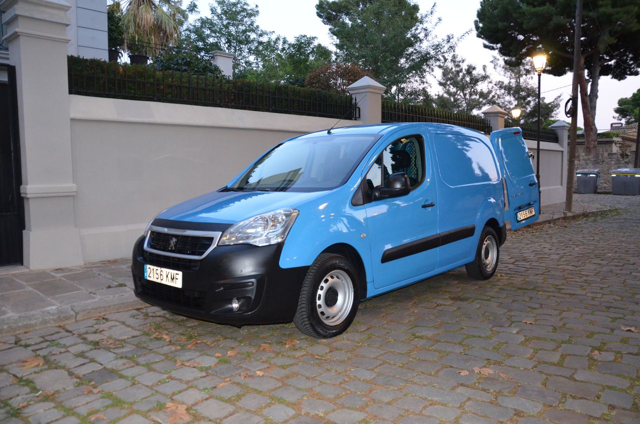 Peugeot Partner FURGÓN CONFORT PACK L1 1.6 BlueHDI 75 .../ ESTANTERÍAS Y SUELO REFORZADO - Foto 19