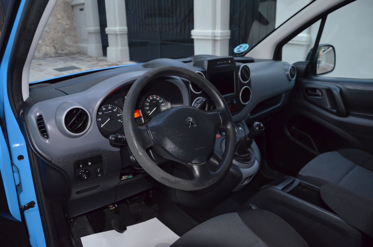 Peugeot Partner FURGÓN CONFORT PACK L1 1.6 BlueHDI 75 .../ ESTANTERÍAS Y SUELO REFORZADO - Foto 4