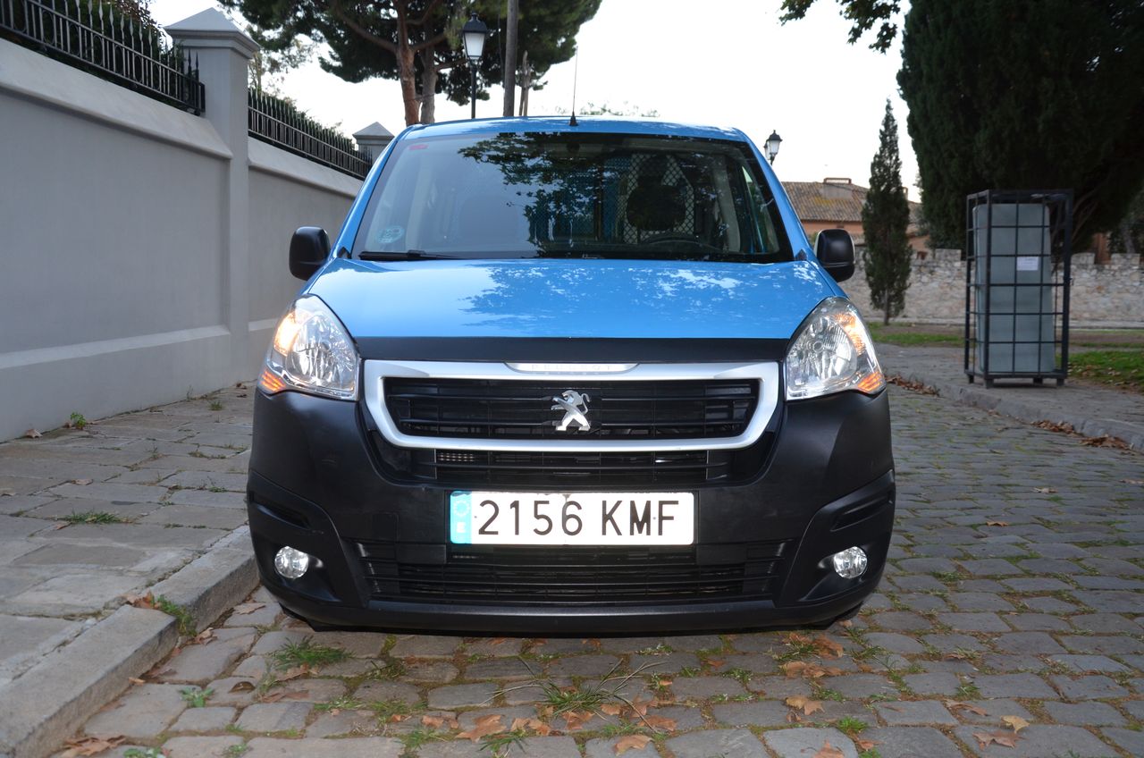 Peugeot Partner FURGÓN CONFORT PACK L1 1.6 BlueHDI 75 .../ ESTANTERÍAS Y SUELO REFORZADO - Foto 43