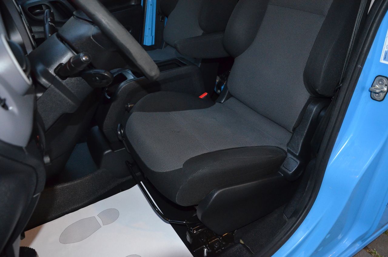 Peugeot Partner FURGÓN CONFORT PACK L1 1.6 BlueHDI 75 .../ ESTANTERÍAS Y SUELO REFORZADO - Foto 24