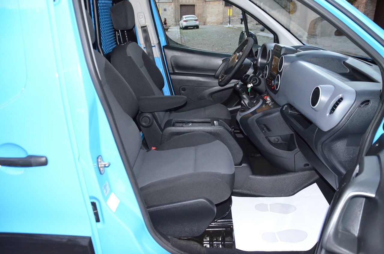 Peugeot Partner FURGÓN CONFORT PACK L1 1.6 BlueHDI 75 .../ ESTANTERÍAS Y SUELO REFORZADO - Foto 31