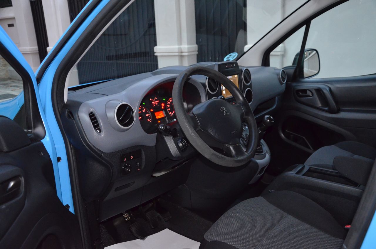 Peugeot Partner FURGÓN CONFORT PACK L1 1.6 BlueHDI 75 .../ ESTANTERÍAS Y SUELO REFORZADO - Foto 17