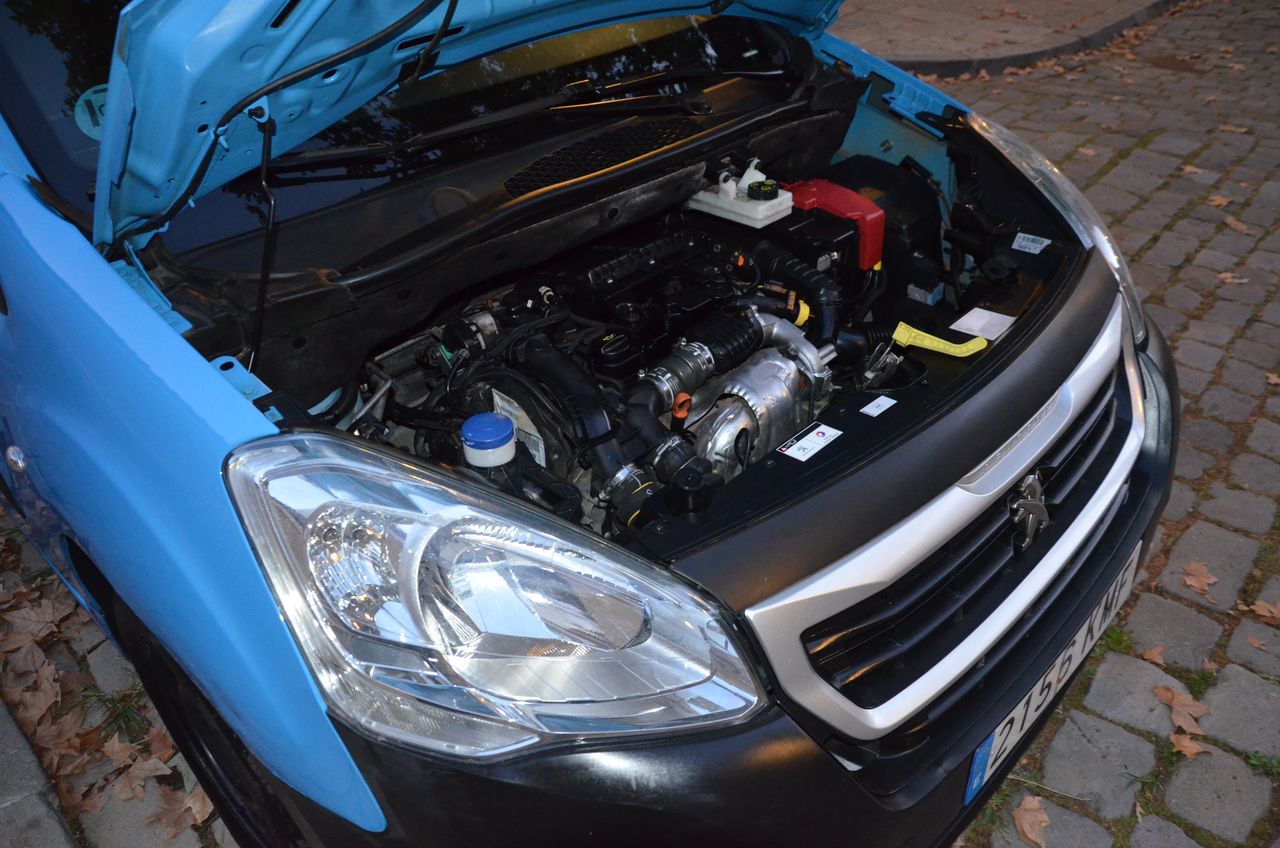 Peugeot Partner FURGÓN CONFORT PACK L1 1.6 BlueHDI 75 .../ ESTANTERÍAS Y SUELO REFORZADO - Foto 38