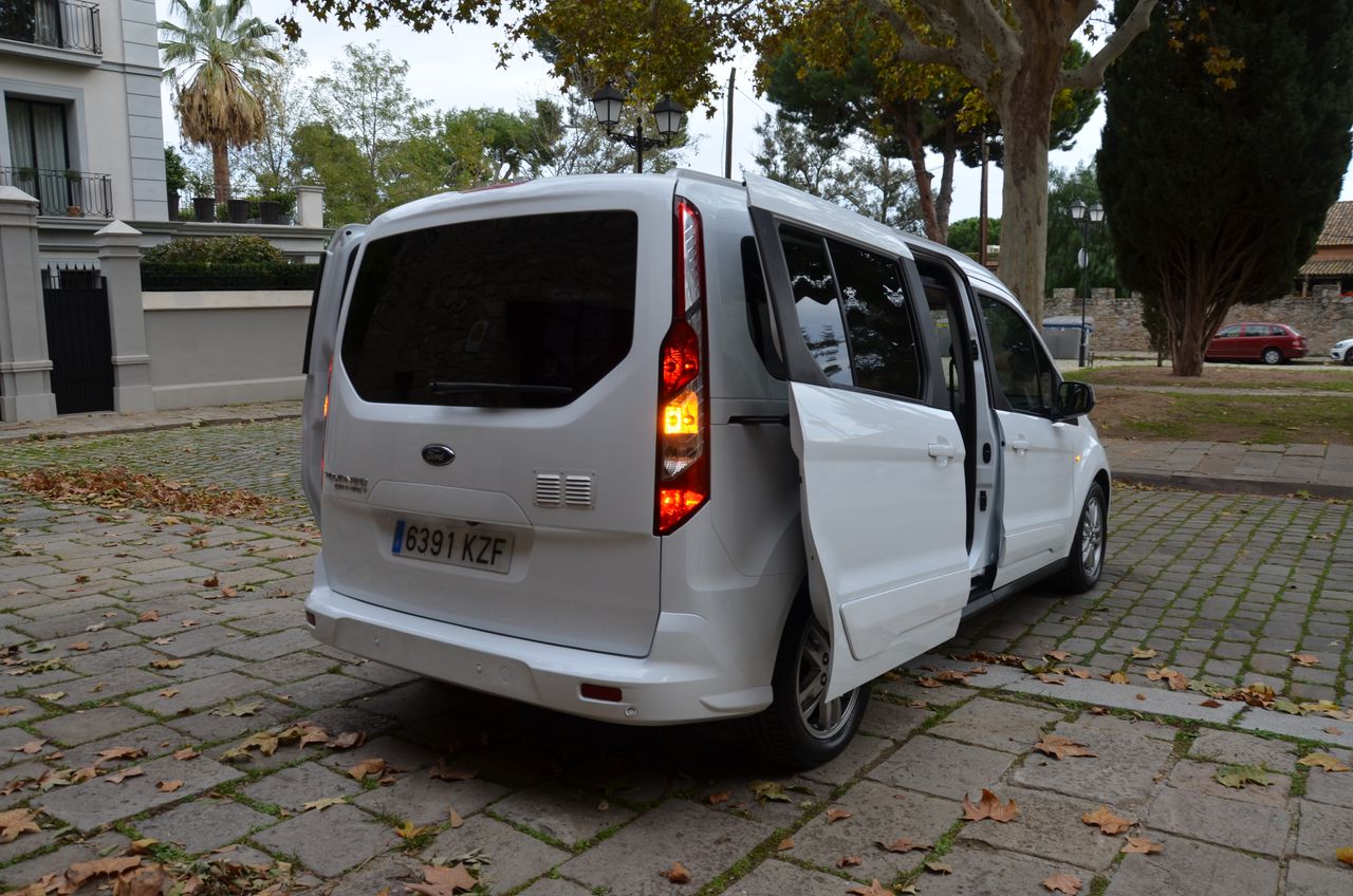 Ford Grand Tourneo Connect TITANIUM 1.5 TDCI MT6 E6  FULL OPCIÓN..TECHO PANORÁMICO                                    **** VENDIDO **** - Foto 24