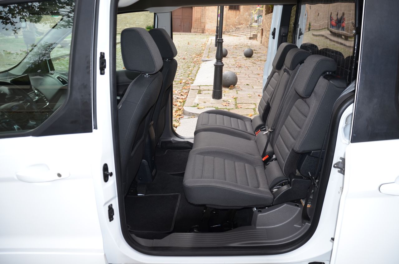 Ford Grand Tourneo Connect TITANIUM 1.5 TDCI MT6 E6  FULL OPCIÓN..TECHO PANORÁMICO                                    **** VENDIDO **** - Foto 46