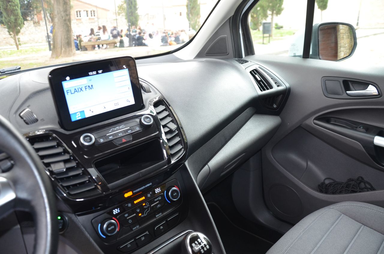 Ford Grand Tourneo Connect TITANIUM 1.5 TDCI MT6 E6  FULL OPCIÓN..TECHO PANORÁMICO                                    **** VENDIDO **** - Foto 37