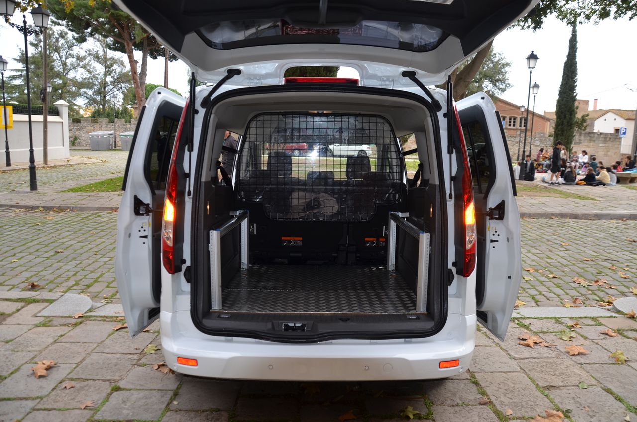 Ford Grand Tourneo Connect TITANIUM 1.5 TDCI MT6 E6  FULL OPCIÓN..TECHO PANORÁMICO                                    **** VENDIDO **** - Foto 47