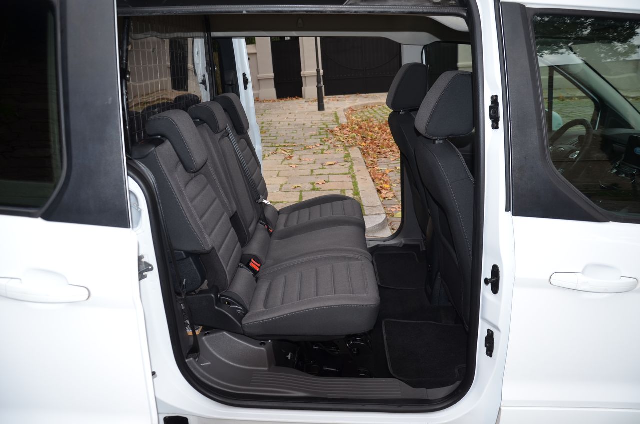 Ford Grand Tourneo Connect TITANIUM 1.5 TDCI MT6 E6  FULL OPCIÓN..TECHO PANORÁMICO                                    **** VENDIDO **** - Foto 3