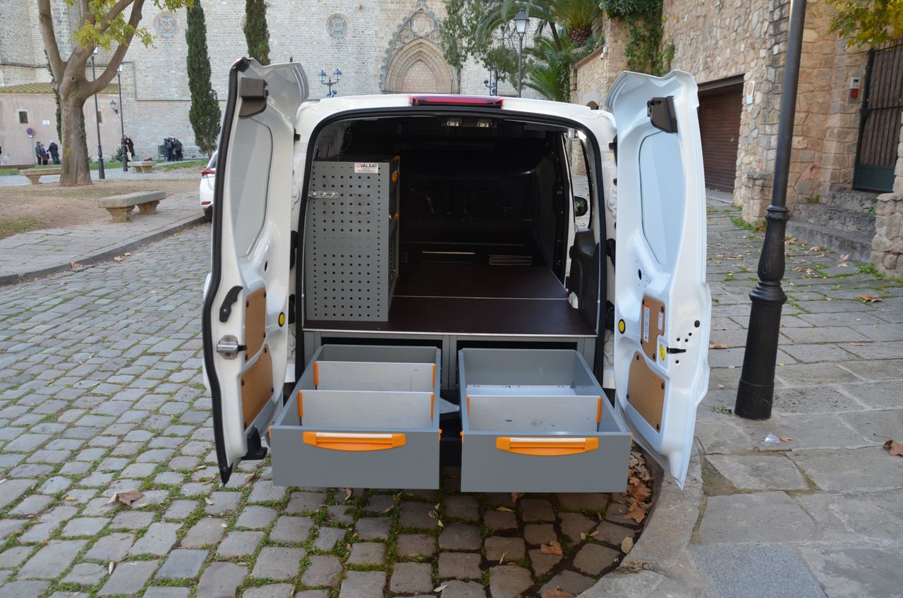 Ford Transit Connect 200 L1 TREND 1.5 ECOBLUE 100CV MT6 E6  100CV ESTANTERÍAS Y SUELO REFORZADO CON CAJONES EXTRAIBLES - Foto 16