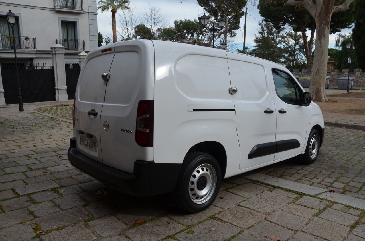 Opel Combo Cargo CARGO EXPRESS XL CARGA INCREMENTADA 1.5 100CV ESTANTERÍAS Y SUELO REFORZADO ( BOMBINES DE CERRAJERÍAS ANTIRROBO )  - Foto 31