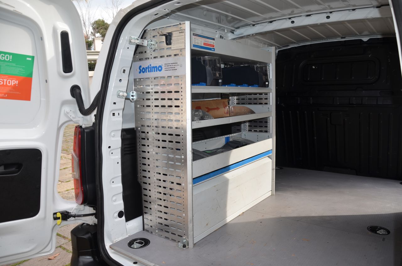 Opel Combo Cargo CARGO EXPRESS XL CARGA INCREMENTADA 1.5 100CV ESTANTERÍAS Y SUELO REFORZADO ( BOMBINES DE CERRAJERÍAS ANTIRROBO )  - Foto 25