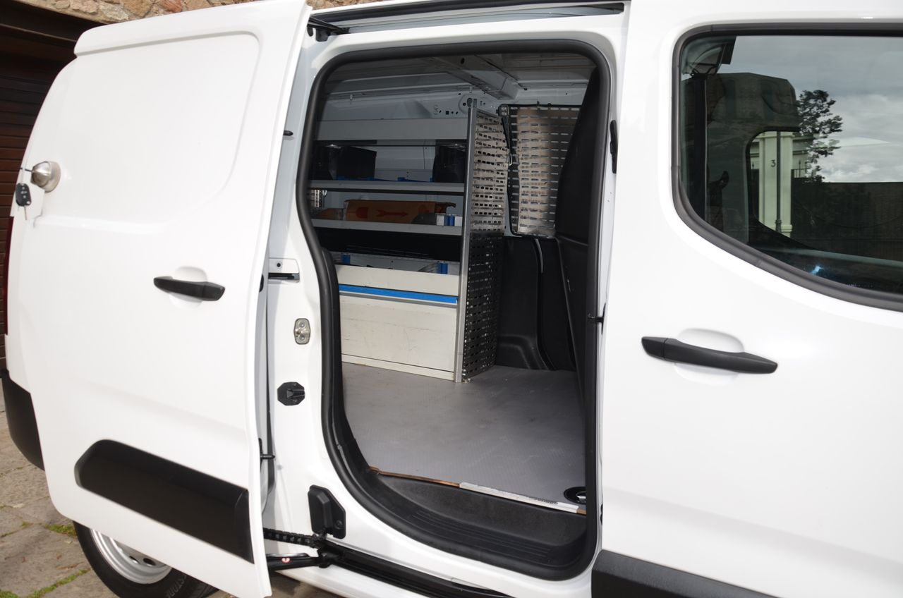 Opel Combo Cargo CARGO EXPRESS XL CARGA INCREMENTADA 1.5 100CV ESTANTERÍAS Y SUELO REFORZADO ( BOMBINES DE CERRAJERÍAS ANTIRROBO )  - Foto 6