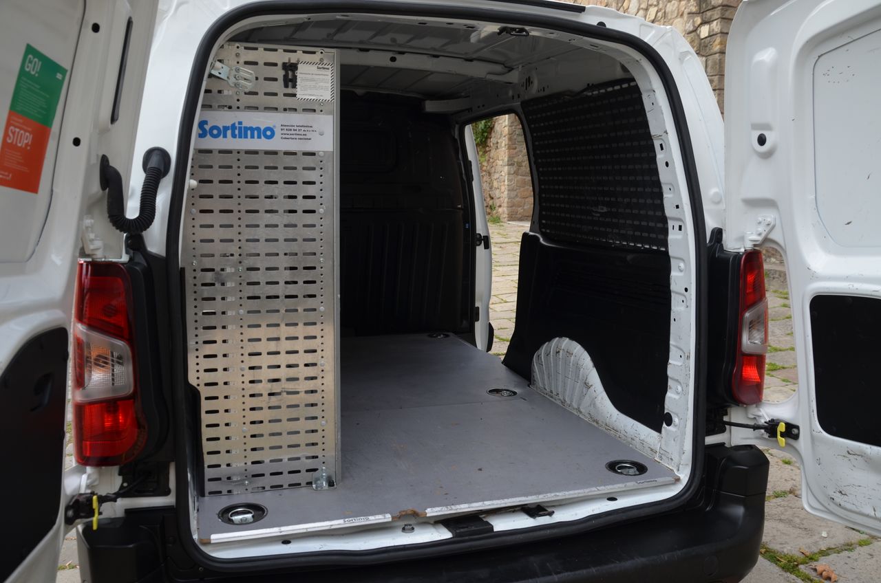 Opel Combo Cargo CARGO EXPRESS XL CARGA INCREMENTADA 1.5 100CV ESTANTERÍAS Y SUELO REFORZADO ( BOMBINES DE CERRAJERÍAS ANTIRROBO )  - Foto 13