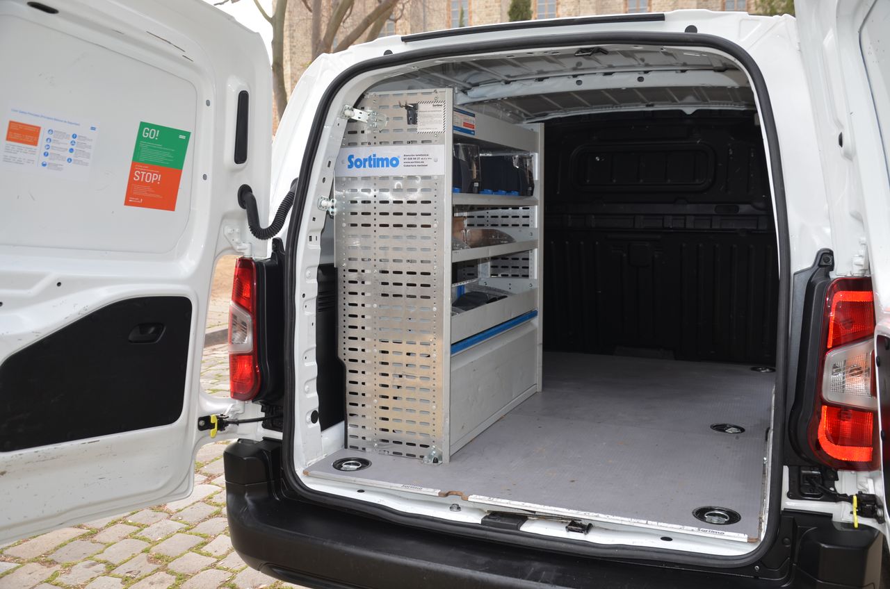 Opel Combo Cargo CARGO EXPRESS XL CARGA INCREMENTADA 1.5 100CV ESTANTERÍAS Y SUELO REFORZADO ( BOMBINES DE CERRAJERÍAS ANTIRROBO )  - Foto 14