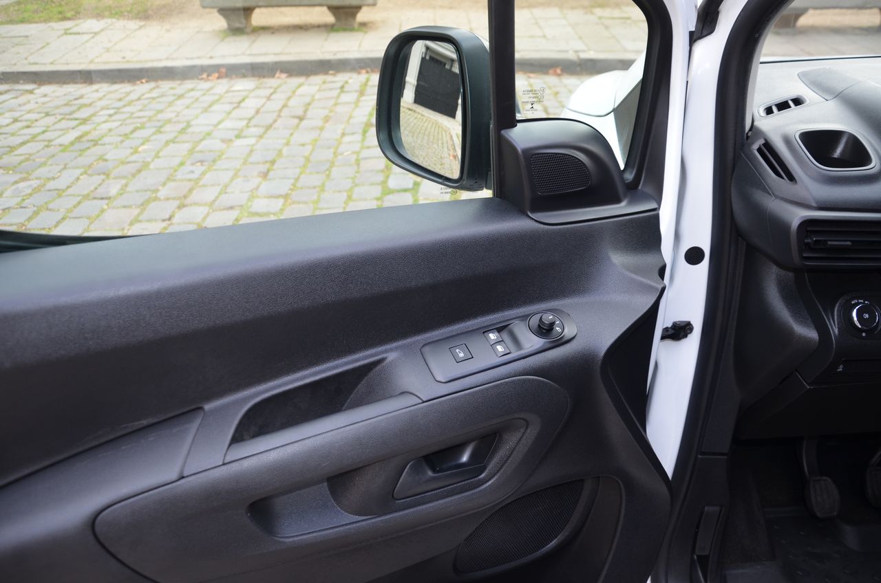 Opel Combo Cargo CARGO EXPRESS XL CARGA INCREMENTADA 1.5 100CV ESTANTERÍAS Y SUELO REFORZADO ( BOMBINES DE CERRAJERÍAS ANTIRROBO )  - Foto 17