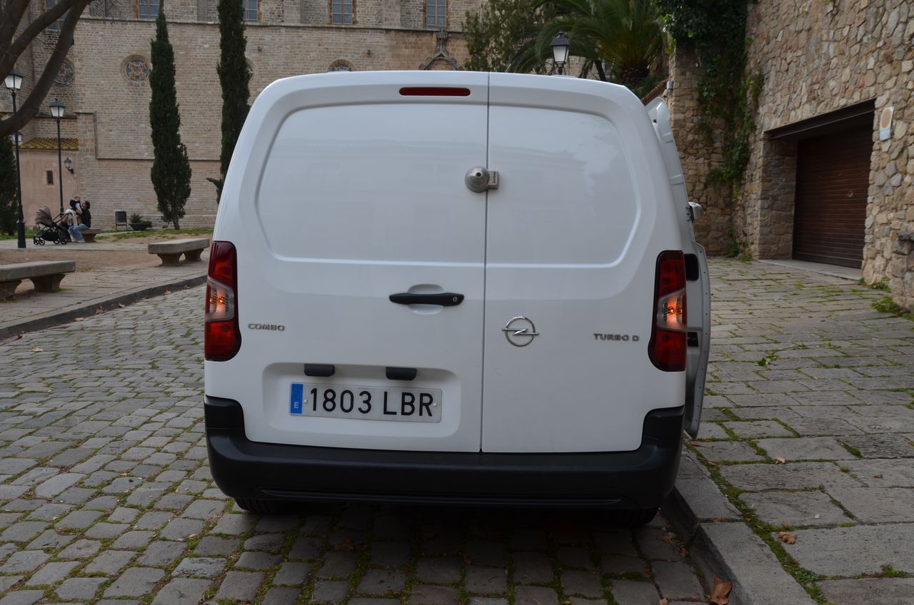 Opel Combo Cargo CARGO EXPRESS XL CARGA INCREMENTADA 1.5 100CV ESTANTERÍAS Y SUELO REFORZADO ( BOMBINES DE CERRAJERÍAS ANTIRROBO )  - Foto 11