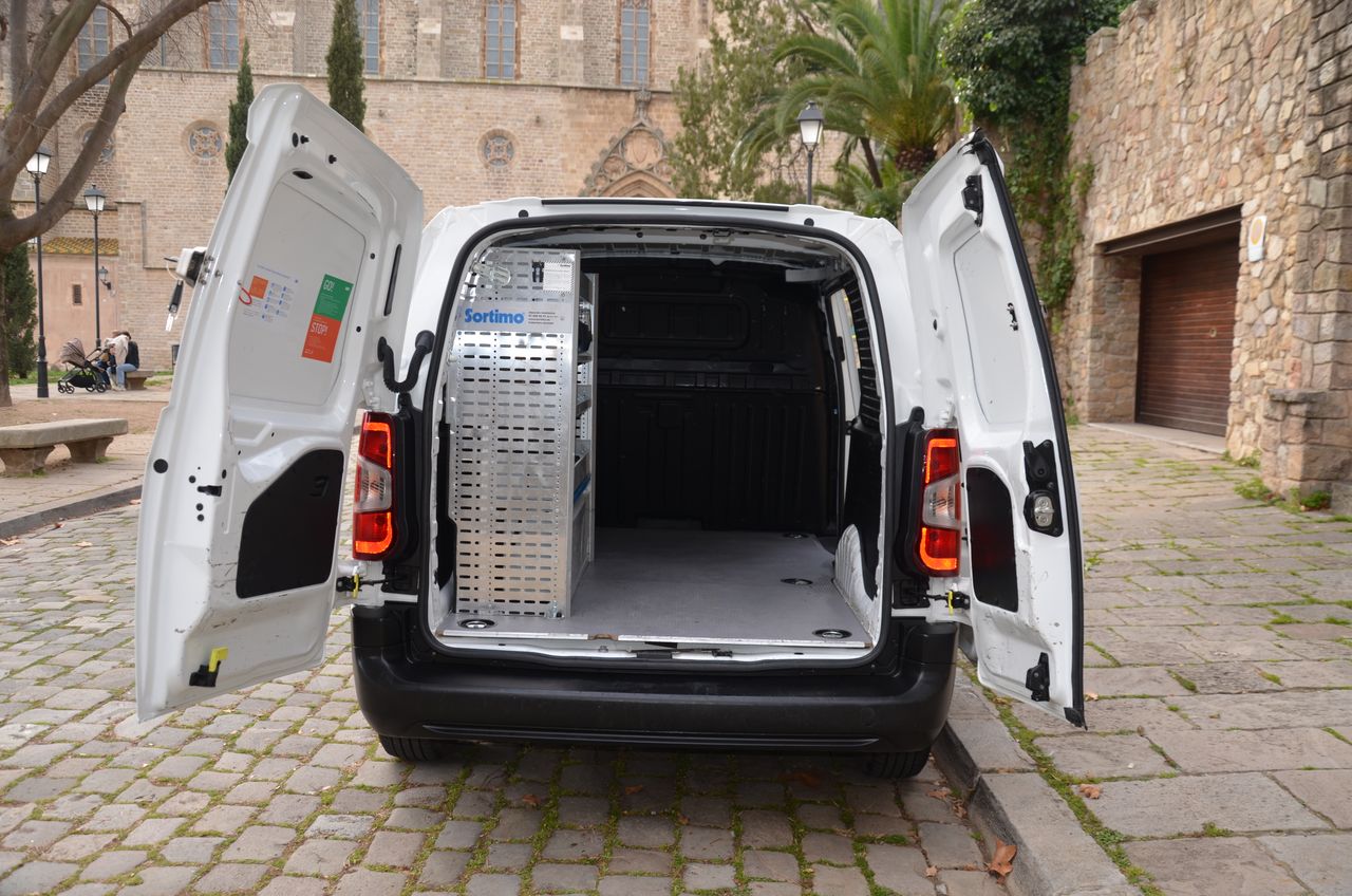 Opel Combo Cargo CARGO EXPRESS XL CARGA INCREMENTADA 1.5 100CV ESTANTERÍAS Y SUELO REFORZADO ( BOMBINES DE CERRAJERÍAS ANTIRROBO )  - Foto 12