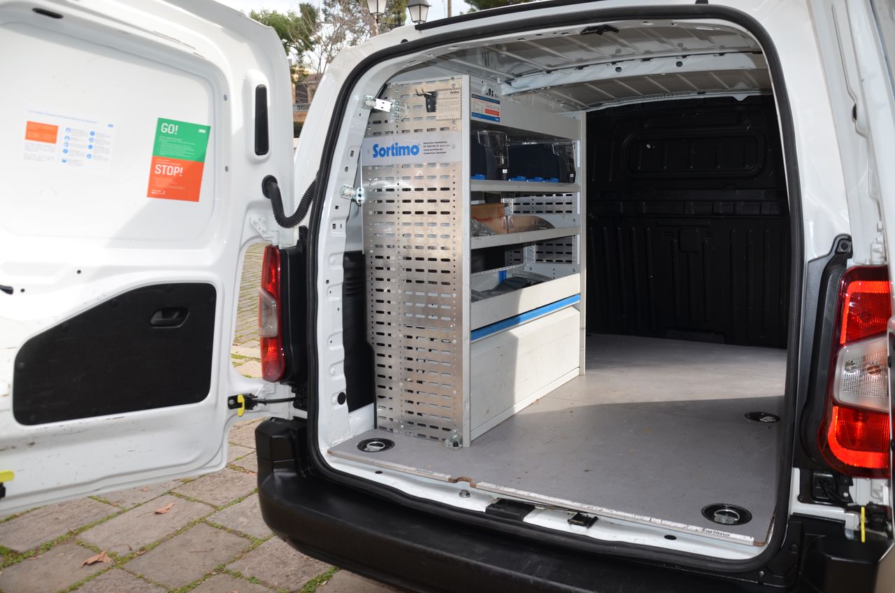 Opel Combo Cargo CARGO EXPRESS XL CARGA INCREMENTADA 1.5 100CV ESTANTERÍAS Y SUELO REFORZADO ( BOMBINES DE CERRAJERÍAS ANTIRROBO )  - Foto 8