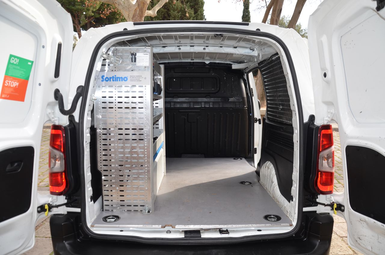 Opel Combo Cargo CARGO EXPRESS XL CARGA INCREMENTADA 1.5 100CV ESTANTERÍAS Y SUELO REFORZADO ( BOMBINES DE CERRAJERÍAS ANTIRROBO )  - Foto 24