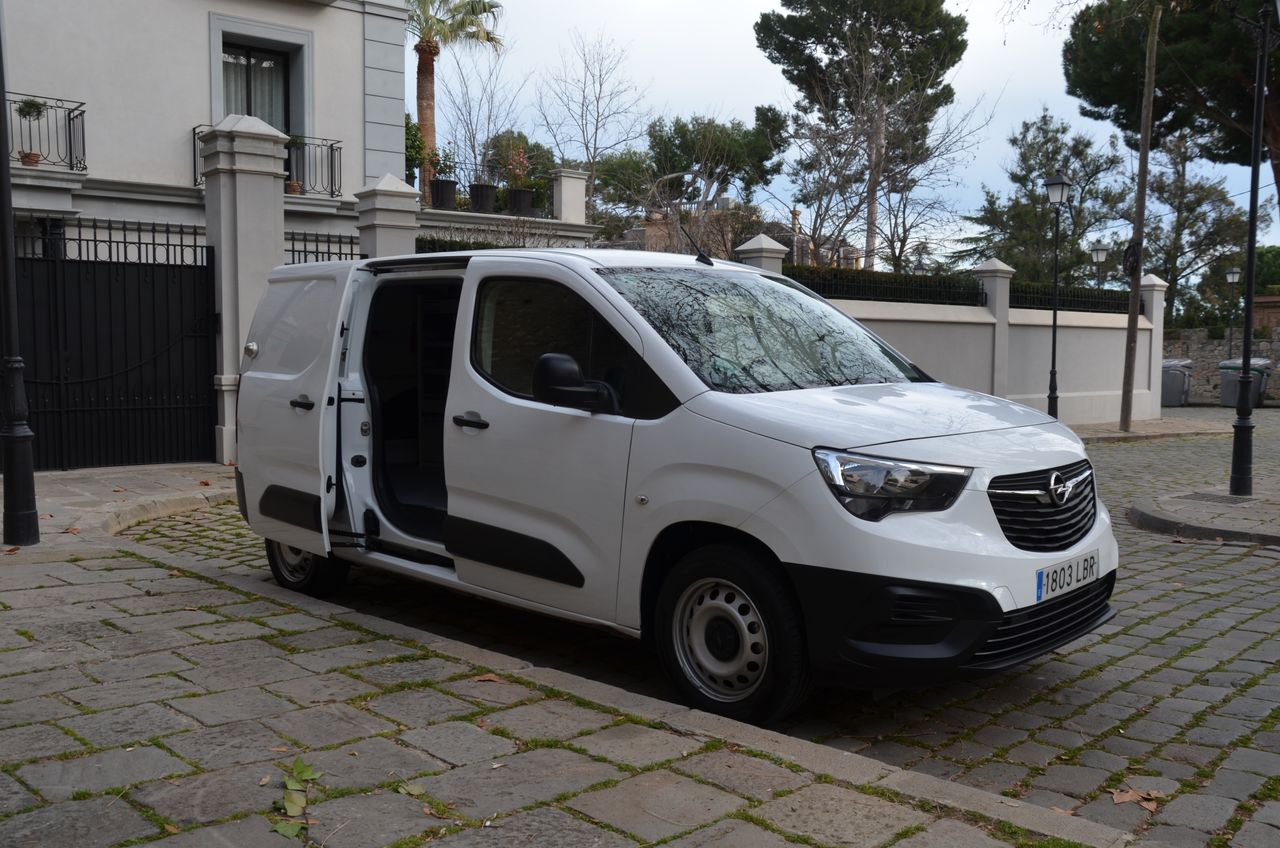 Opel Combo Cargo CARGO EXPRESS XL CARGA INCREMENTADA 1.5 100CV ESTANTERÍAS Y SUELO REFORZADO ( BOMBINES DE CERRAJERÍAS ANTIRROBO )  - Foto 23