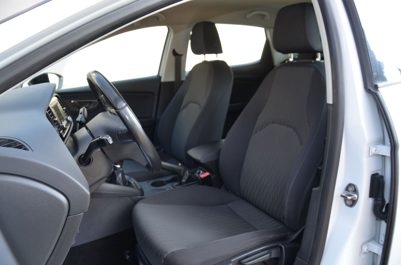 Seat Leon STYLE 1.6 TDI  110CV ../  OPORTUNIDAD  - Foto 4