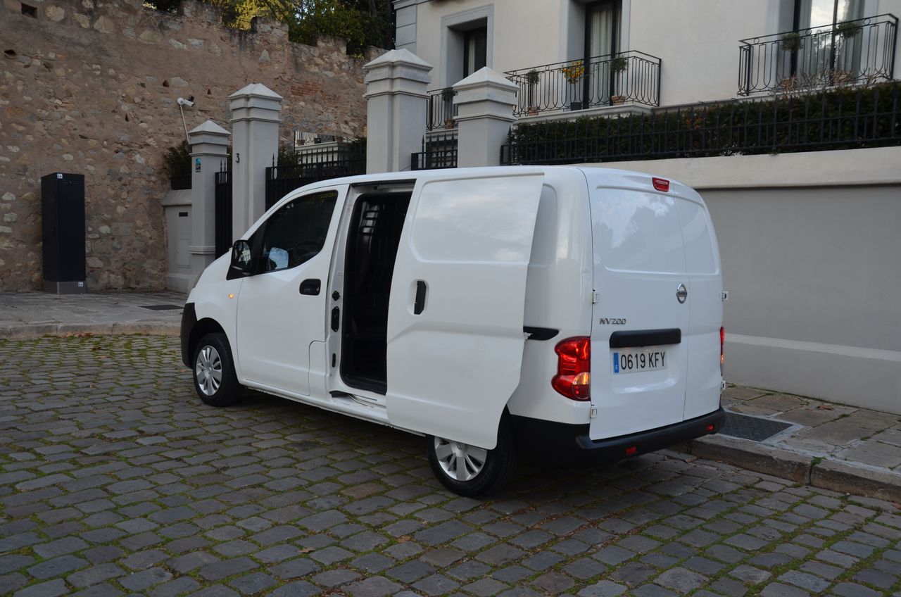 Nissan NV200 1.5 TDCI 90CV CONFORT FURGÓN../ DOBLE PUERTA LATERAL  - Foto 24