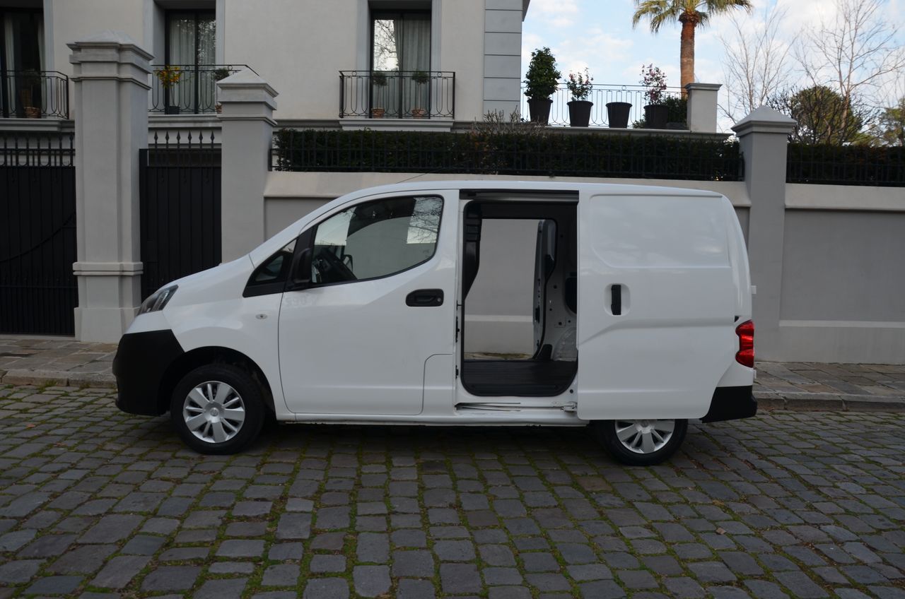 Nissan NV200 1.5 TDCI 90CV CONFORT FURGÓN../ DOBLE PUERTA LATERAL  - Foto 14