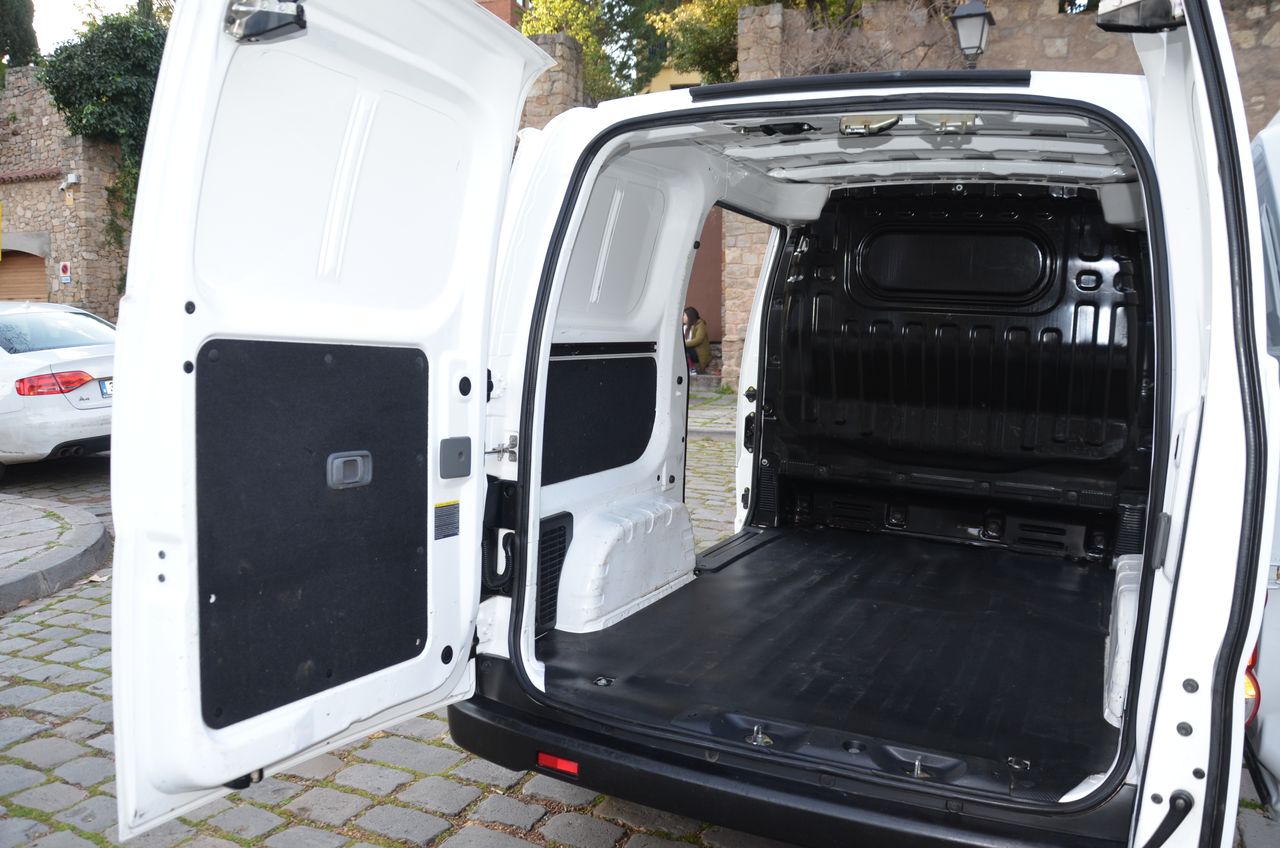 Nissan NV200 1.5 TDCI 90CV CONFORT FURGÓN../ DOBLE PUERTA LATERAL  - Foto 9