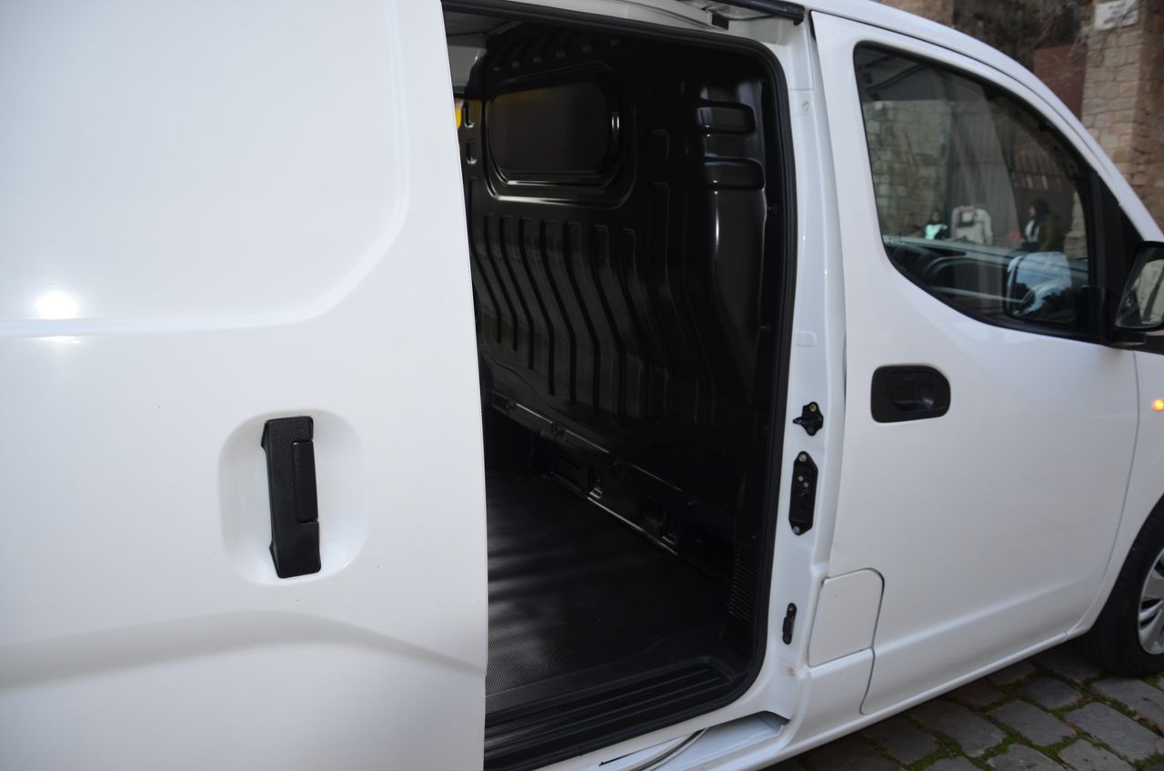 Nissan NV200 1.5 TDCI 90CV CONFORT FURGÓN../ DOBLE PUERTA LATERAL  - Foto 5