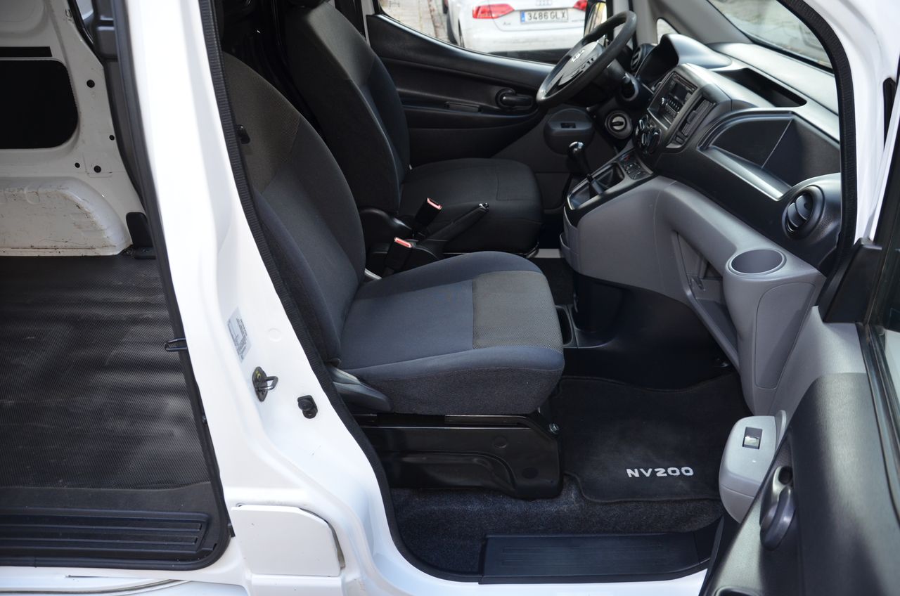 Nissan NV200 1.5 TDCI 90CV CONFORT FURGÓN../ DOBLE PUERTA LATERAL  - Foto 3