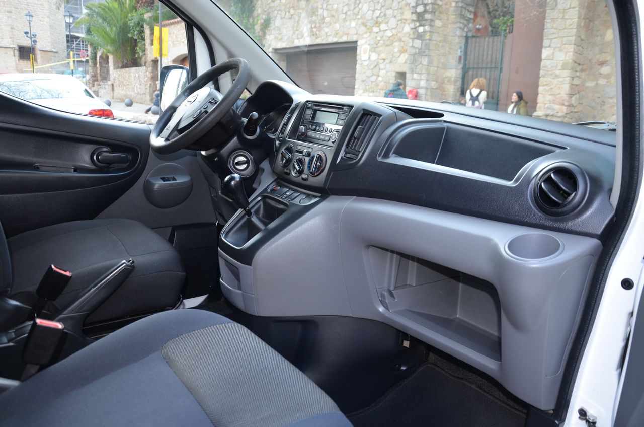 Nissan NV200 1.5 TDCI 90CV CONFORT FURGÓN../ DOBLE PUERTA LATERAL  - Foto 4