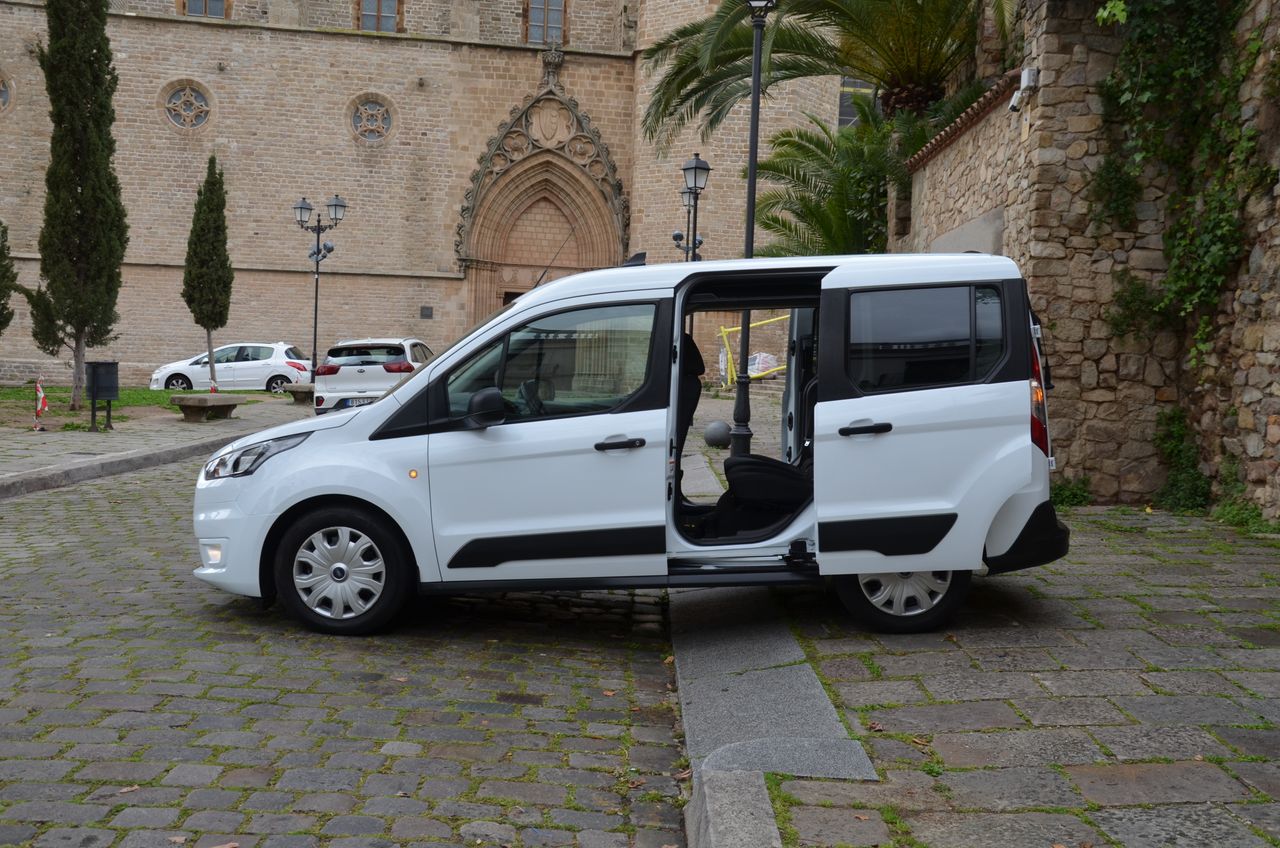 Ford Transit Connect KOMBI TREND 1.5 EcoBlue 100cv MT6 E6/ OPORTUNIDAD ..  - Foto 31