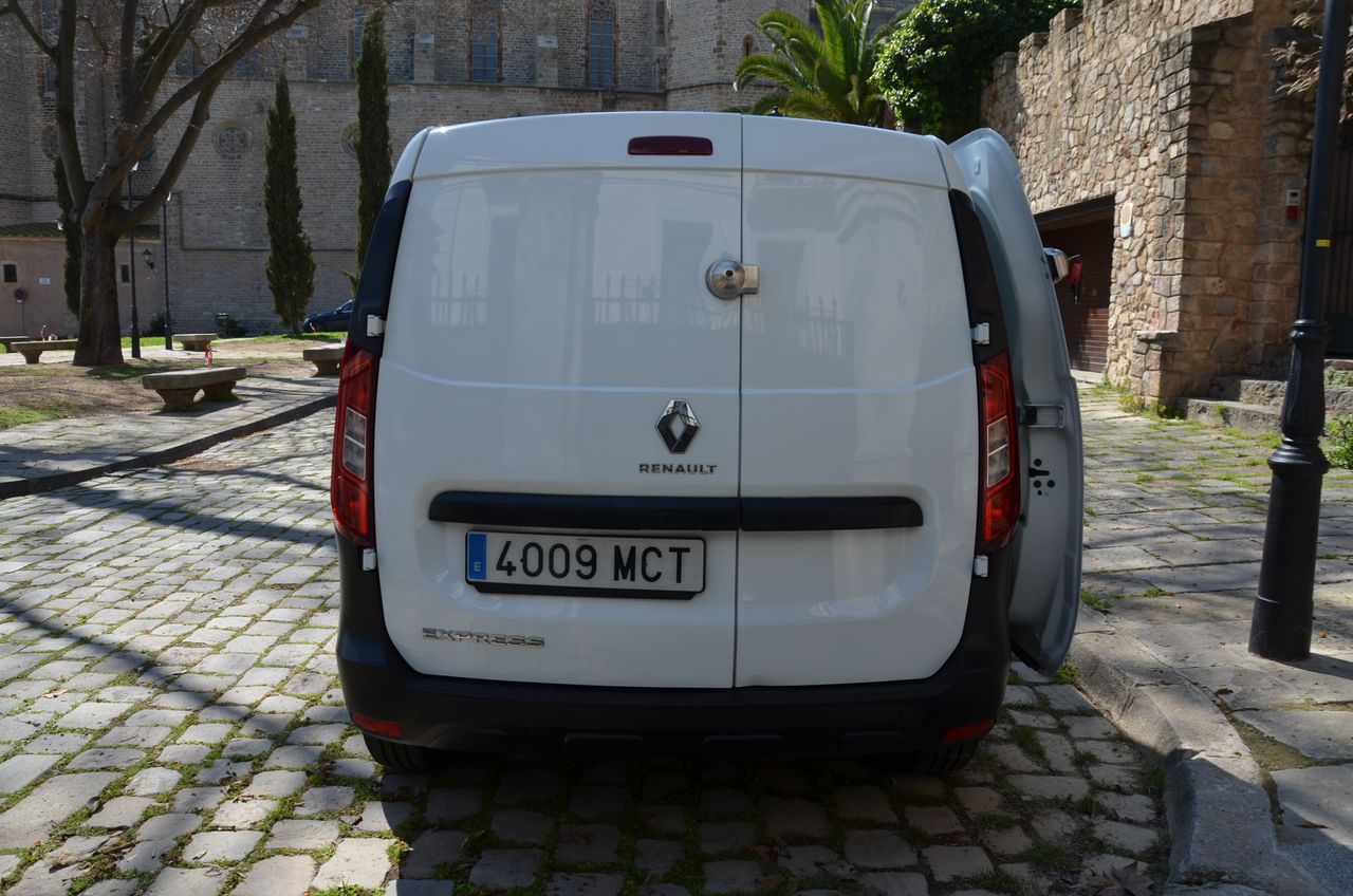 Renault Express CONFORT 1.5 BlueDci 70KW ( 95CV ) FURGÓN  / CERRADURAS ANTIRROBO  - Foto 13