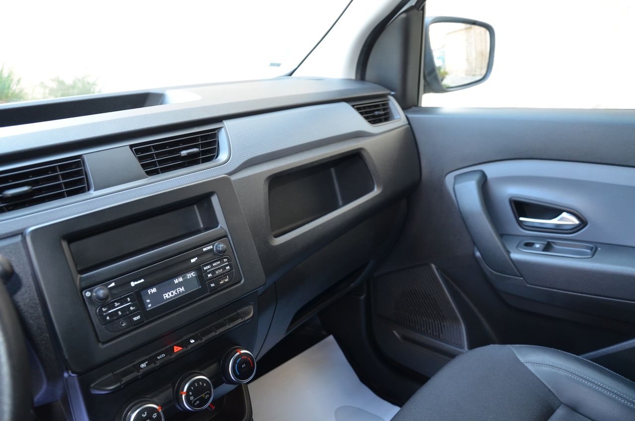 Renault Express CONFORT 1.5 BlueDci 70KW ( 95CV ) FURGÓN  / CERRADURAS ANTIRROBO - Foto 17