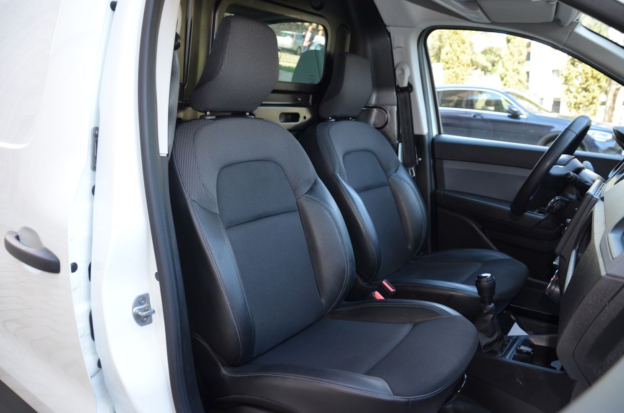 Renault Express CONFORT 1.5 BlueDci 70KW ( 95CV ) FURGÓN  / CERRADURAS ANTIRROBO - Foto 5