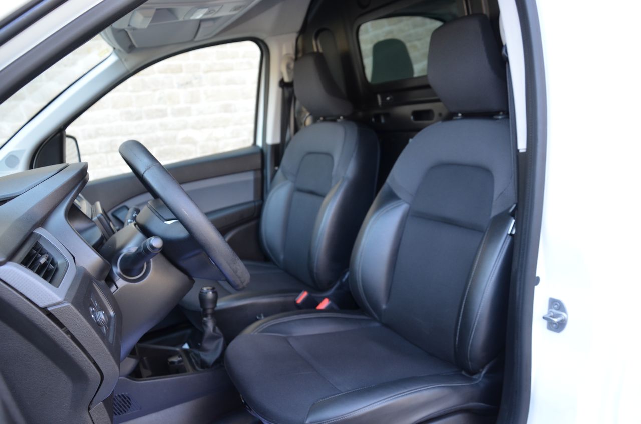 Renault Express CONFORT 1.5 BlueDci 70KW ( 95CV ) FURGÓN  / CERRADURAS ANTIRROBO  - Foto 16